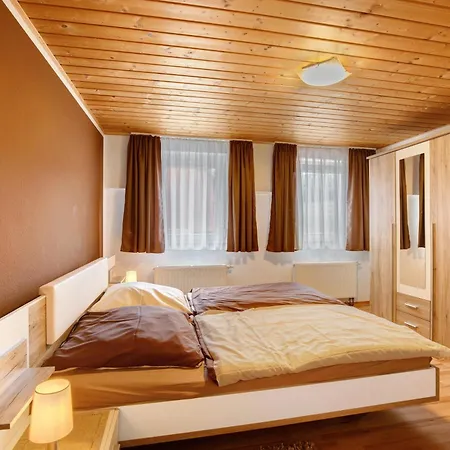 아파트 Annette Gomadingen